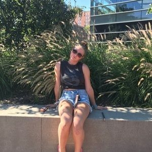 Meet your Posher, Chloe